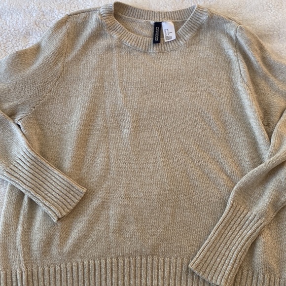 H&M Size M Sweater - Picture 2 of 5